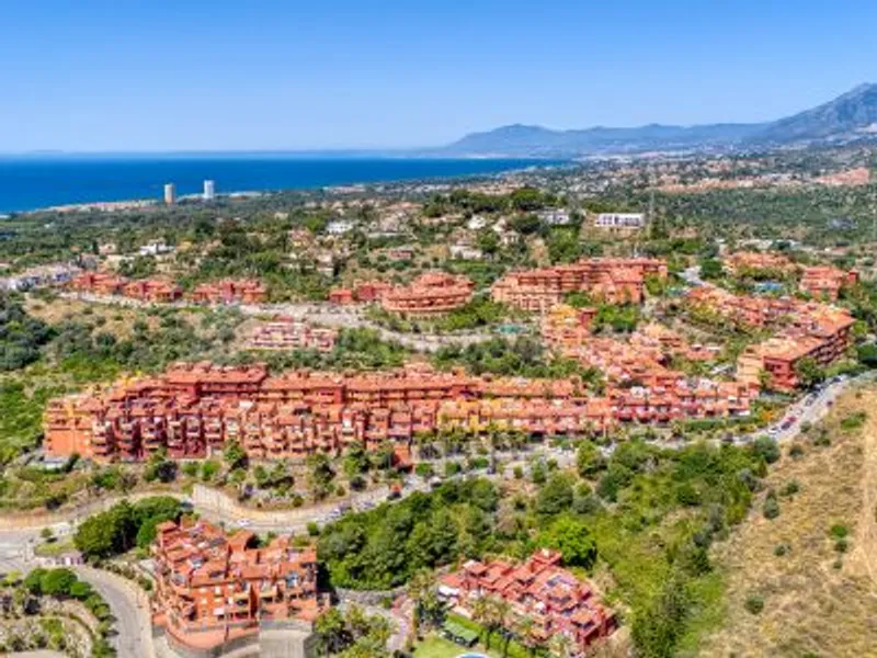 GRATE 2 BED APARTMENT WITH PRECIOUS VIEWS TO RIO REAL GOLF