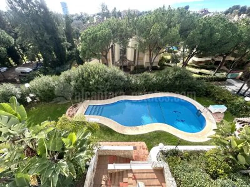 GRATE 2 BED APARTMENT WITH PRECIOUS VIEWS TO RIO REAL GOLF