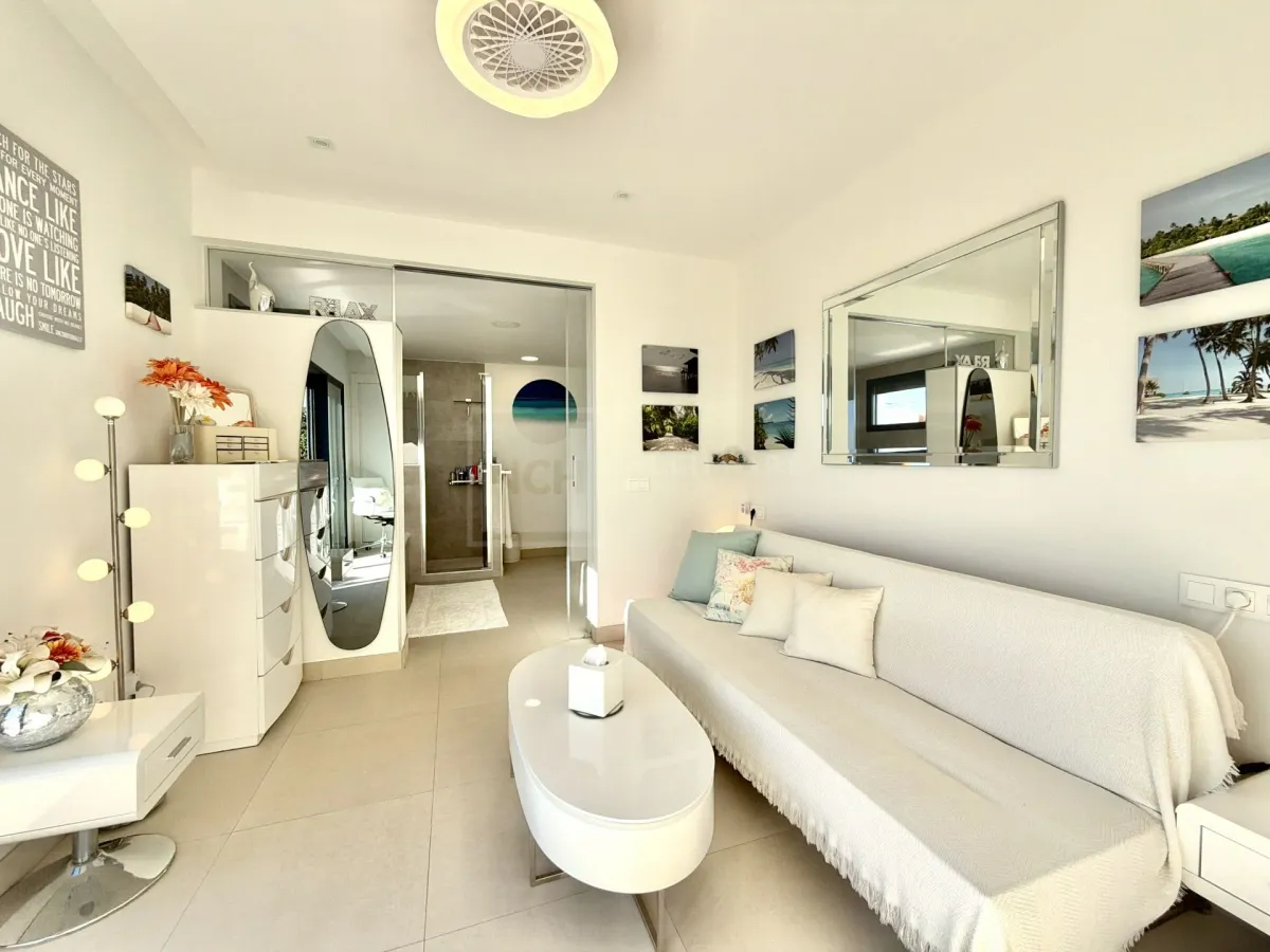 Amazing duplex penthouse with 360 views.