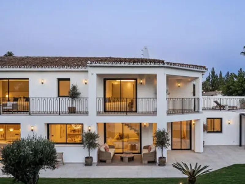 Contemporary Sea-View Villa Project in a Gated Community on Marbella’s Golden Mile