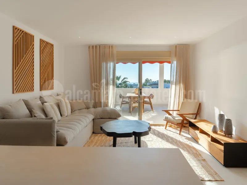 Renovated 3 Bedroom Apartment with sea & mountain views in Nueva Andalucía