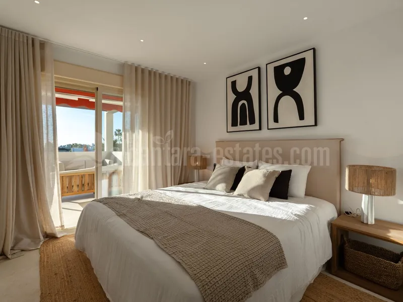 Renovated 3 Bedroom Apartment with sea & mountain views in Nueva Andalucía