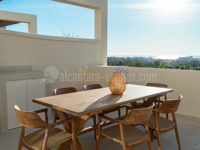 Renovated 3 Bedroom Apartment with sea & mountain views in Nueva Andalucía