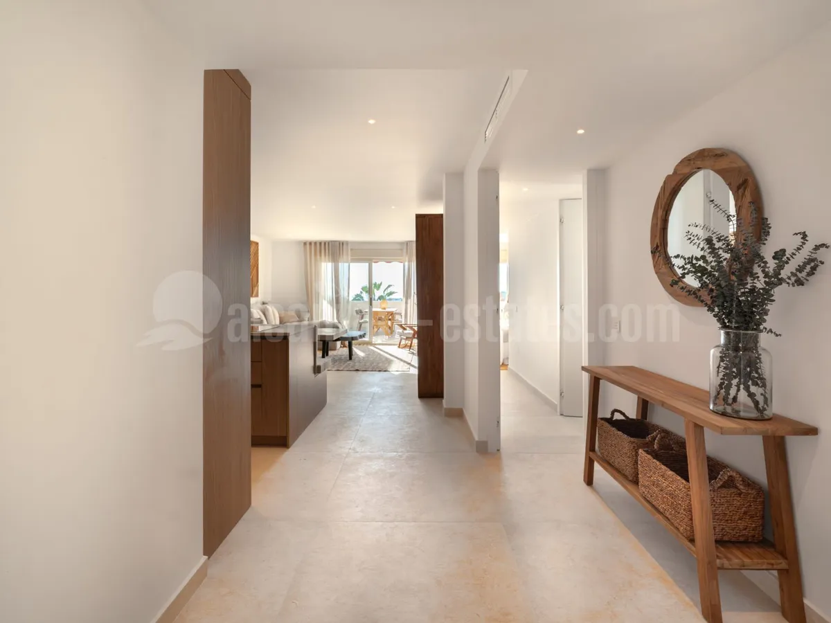 Renovated 3 Bedroom Apartment with sea & mountain views in Nueva Andalucía