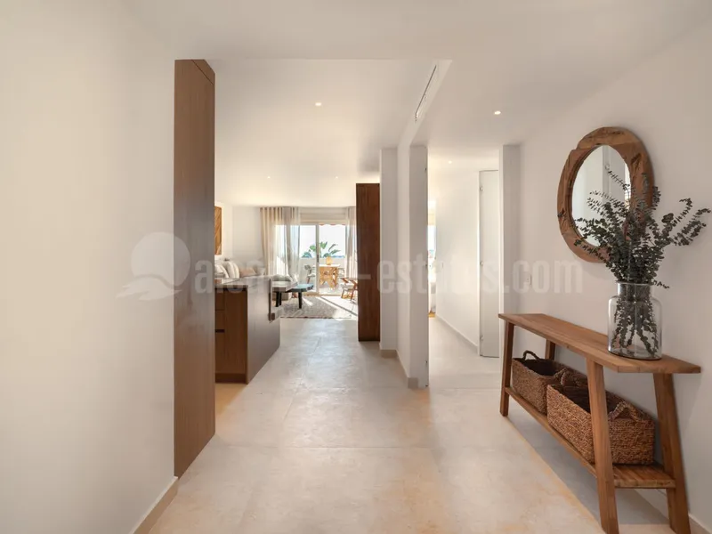 Renovated 3 Bedroom Apartment with sea & mountain views in Nueva Andalucía