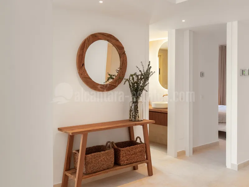 Renovated 3 Bedroom Apartment with sea & mountain views in Nueva Andalucía