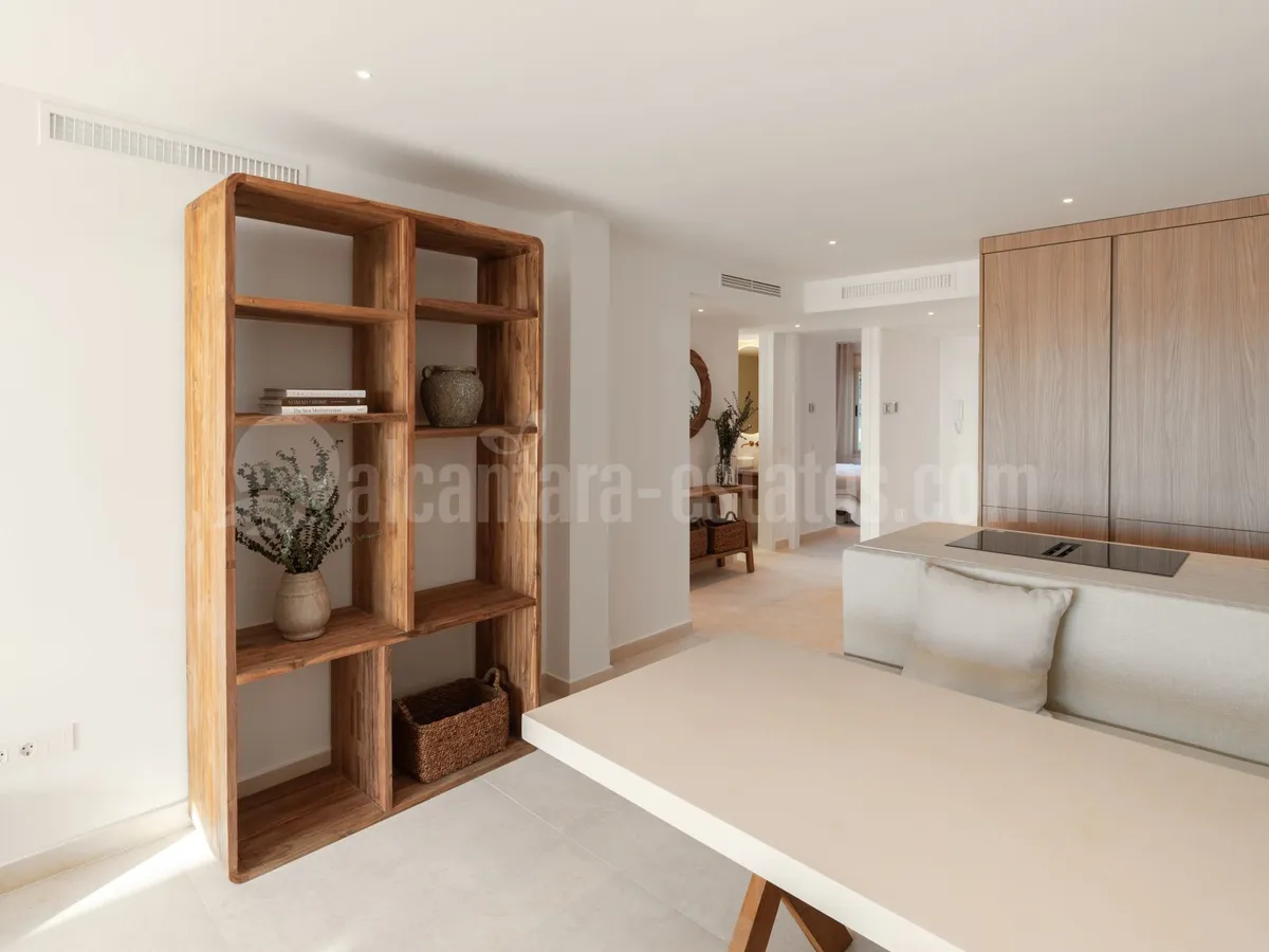 Renovated 3 Bedroom Apartment with sea & mountain views in Nueva Andalucía