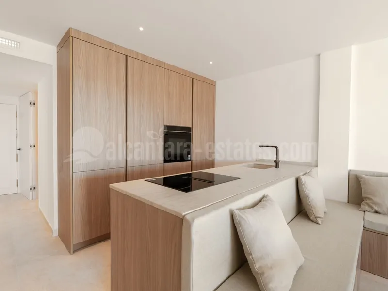 Renovated 3 Bedroom Apartment with sea & mountain views in Nueva Andalucía