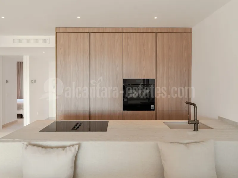 Renovated 3 Bedroom Apartment with sea & mountain views in Nueva Andalucía