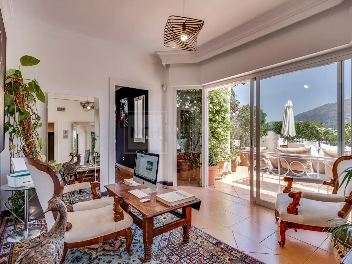 Amazing property with panoramic views!