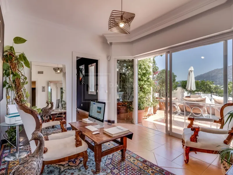 Amazing property with panoramic views!