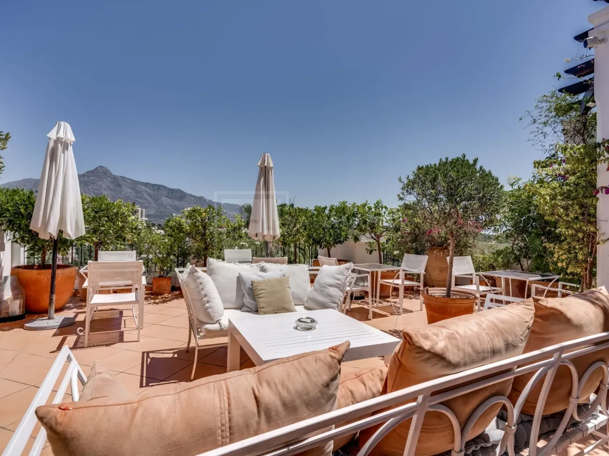 Amazing property with panoramic views!