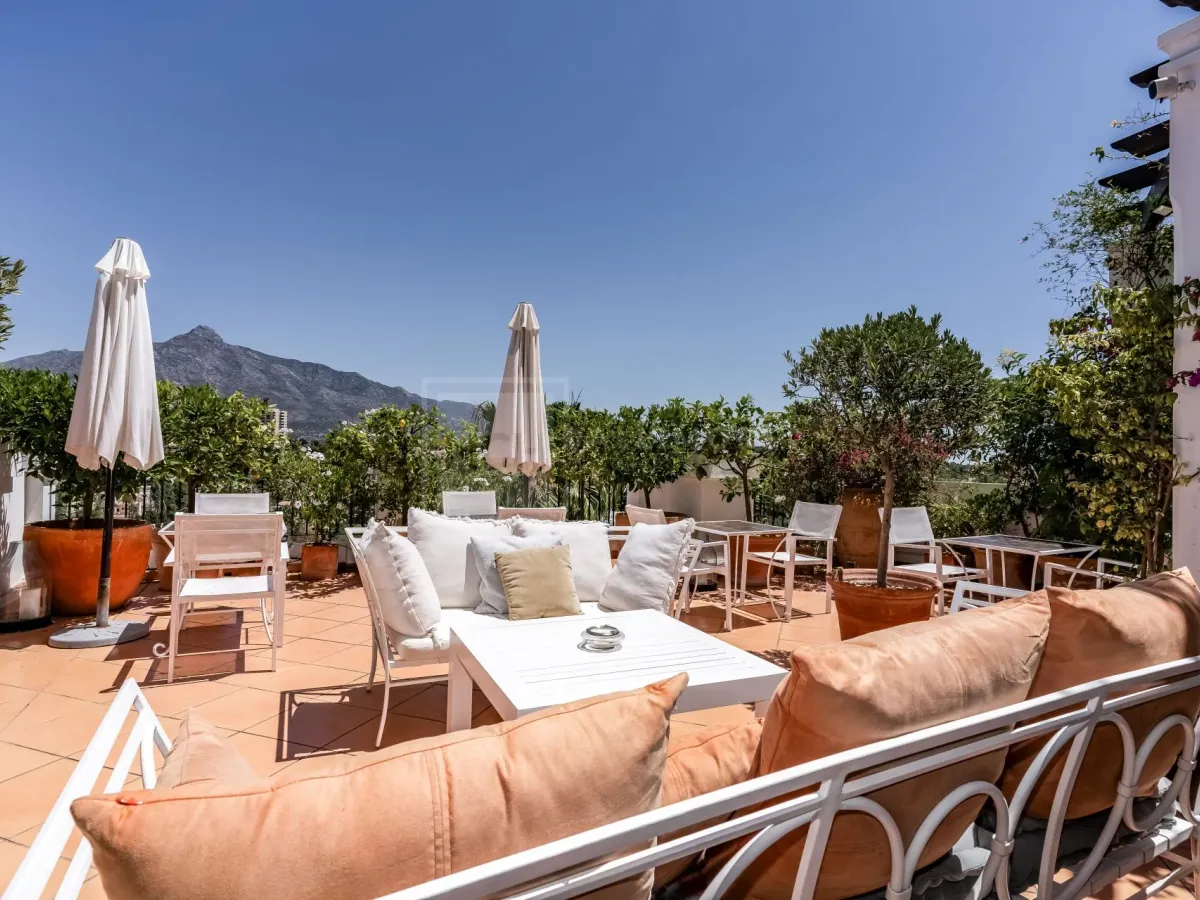 Amazing property with panoramic views!