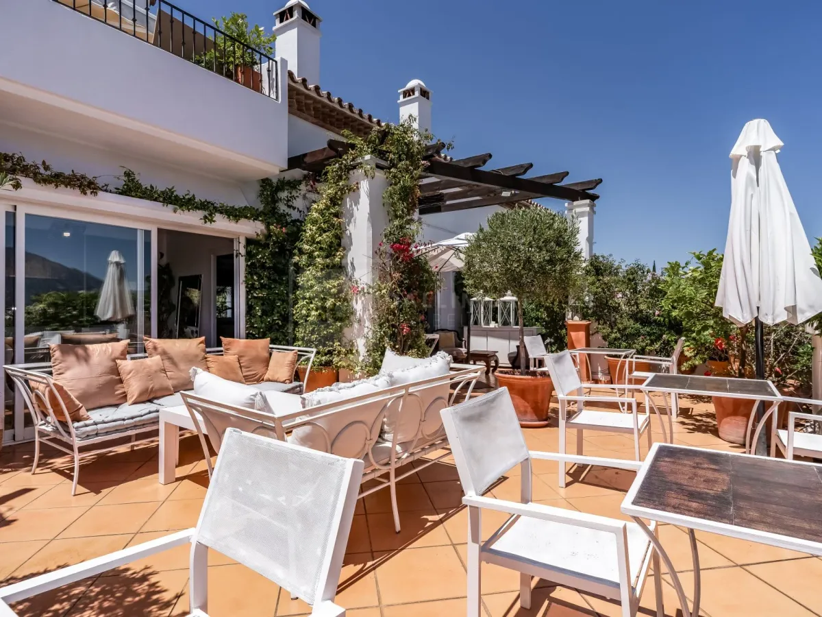 Amazing property with panoramic views!