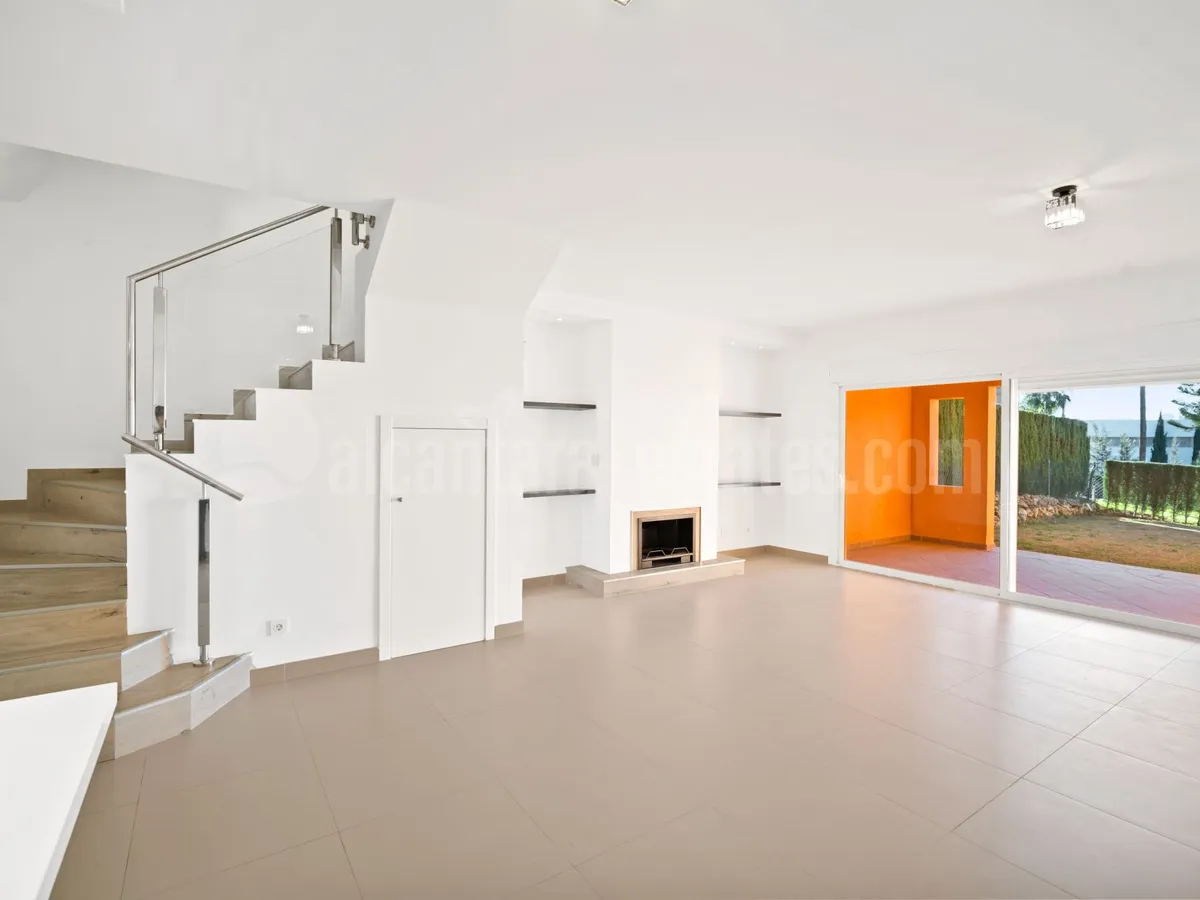 Superb three bedroom, south facing townhouse in Paraiso Bellevue, in El Paraiso on the New Golden Mile