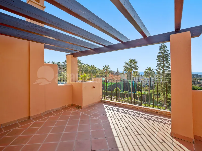 Superb three bedroom, south facing townhouse in Paraiso Bellevue, in El Paraiso on the New Golden Mile