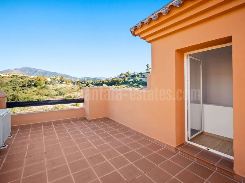 Superb three bedroom, south facing townhouse in Paraiso Bellevue, in El Paraiso on the New Golden Mile