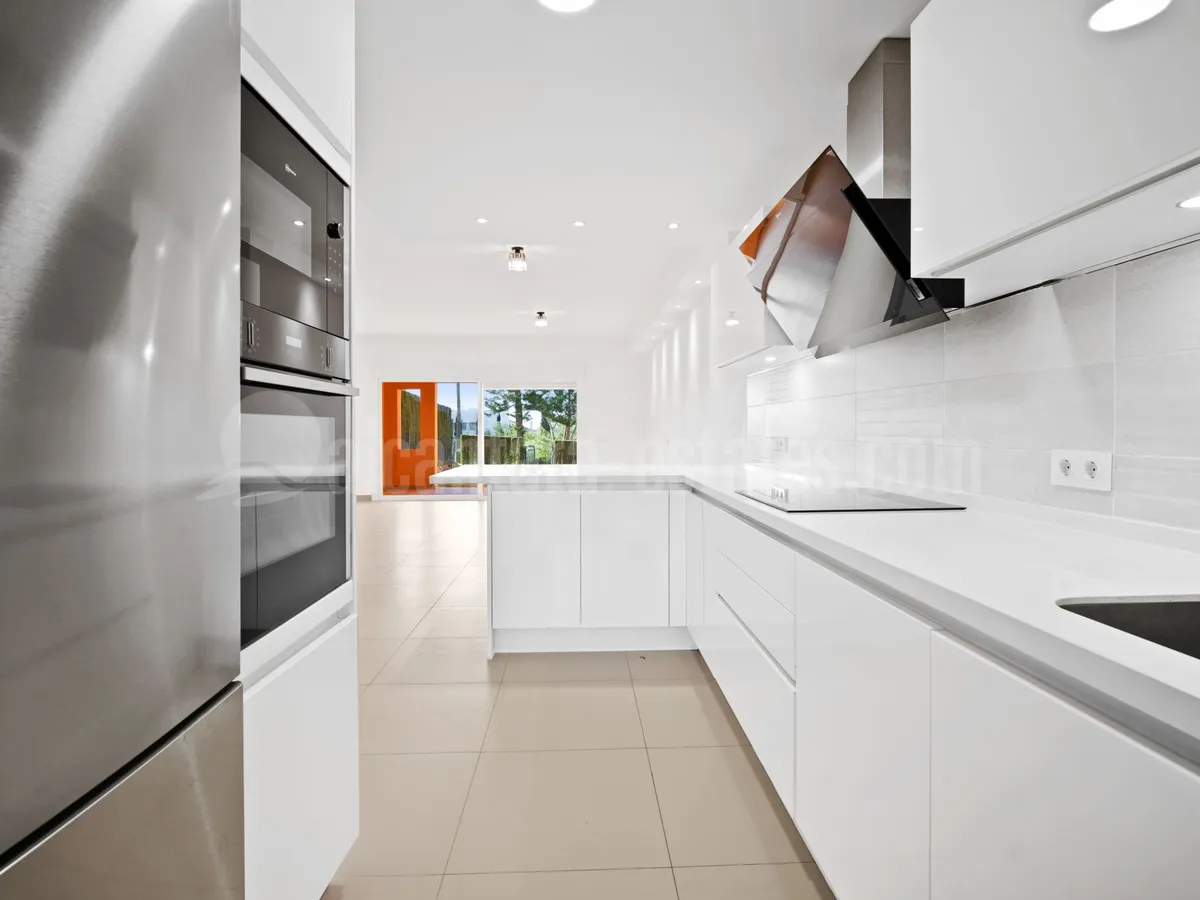 Superb three bedroom, south facing townhouse in Paraiso Bellevue, in El Paraiso on the New Golden Mile