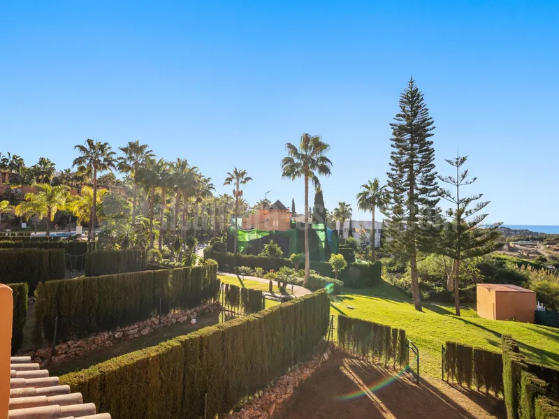 Superb three bedroom, south facing townhouse in Paraiso Bellevue, in El Paraiso on the New Golden Mile