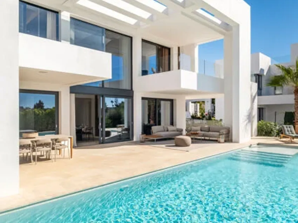 The Island 29 - The Island - Modern luxury townhouse with sea and mountain views in frontline beach residence in Estepona