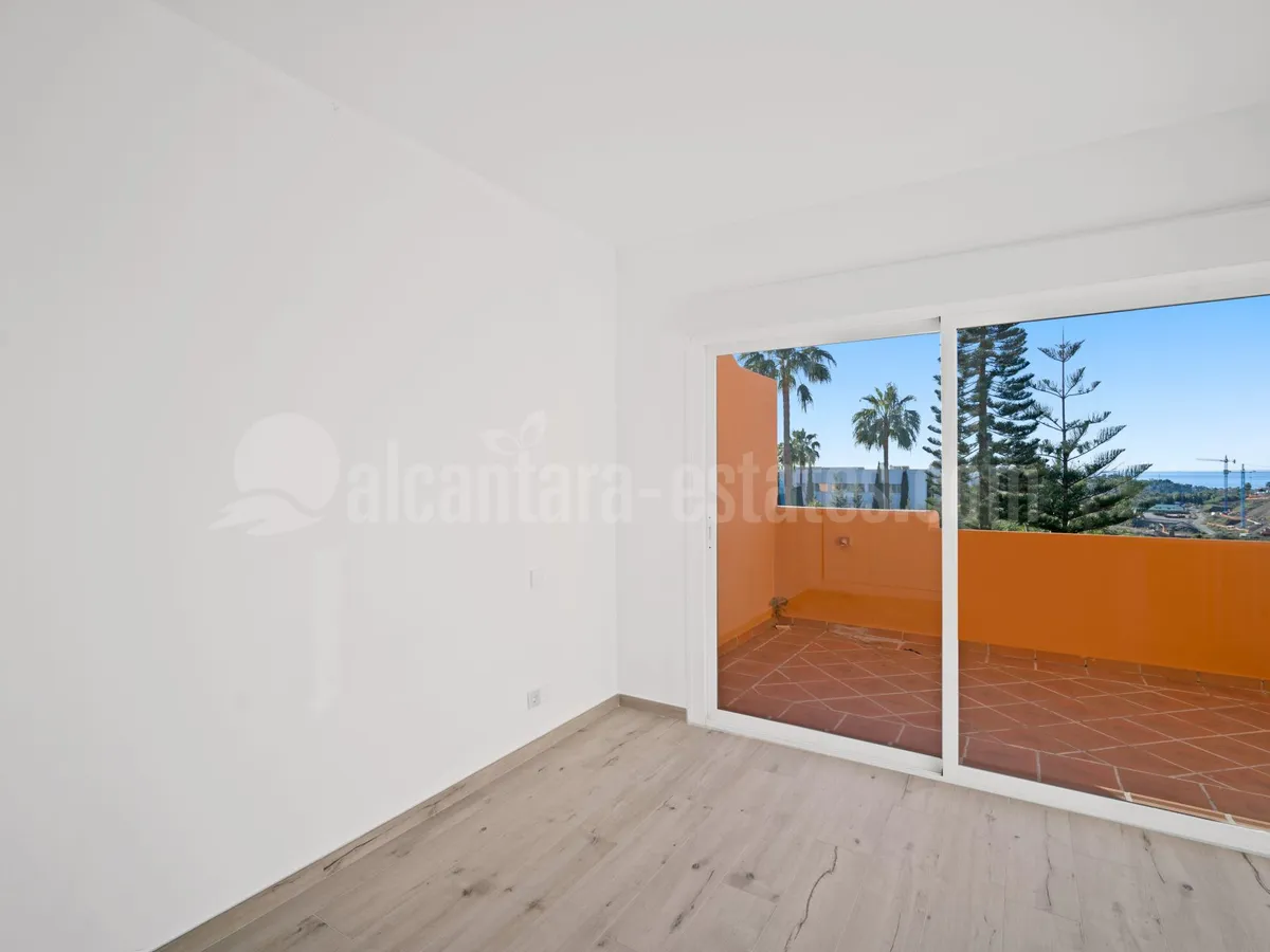 Superb three bedroom, south facing townhouse in Paraiso Bellevue, in El Paraiso on the New Golden Mile