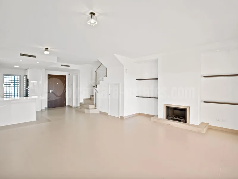 Superb three bedroom, south facing townhouse in Paraiso Bellevue, in El Paraiso on the New Golden Mile