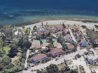 BRAND NEW BEACHSIDE VILLA BETWEEN PUERTO BANUS & SAN PEDRO DE ALCANTARA