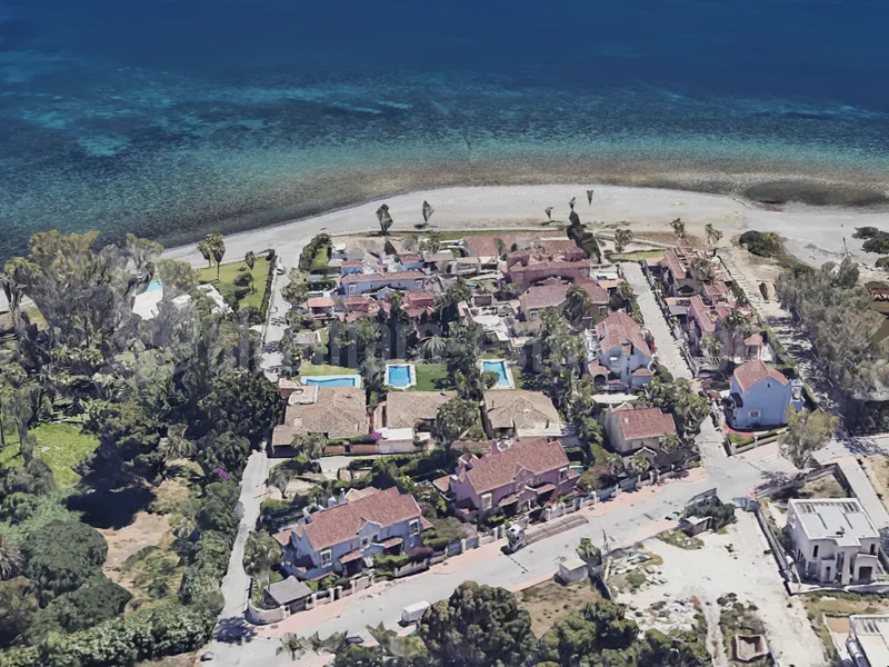 BRAND NEW BEACHSIDE VILLA BETWEEN PUERTO BANUS & SAN PEDRO DE ALCANTARA