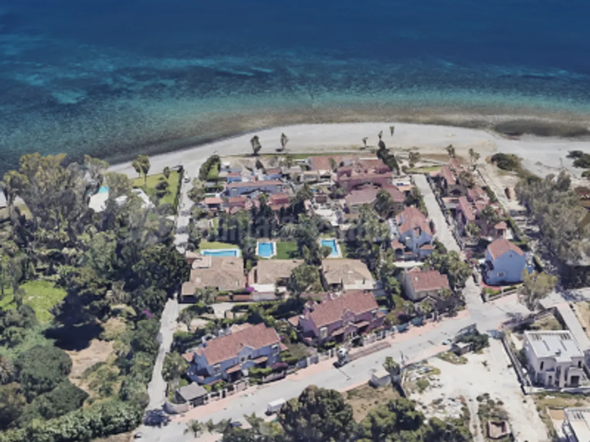 BRAND NEW BEACHSIDE VILLA BETWEEN PUERTO BANUS & SAN PEDRO DE ALCANTARA