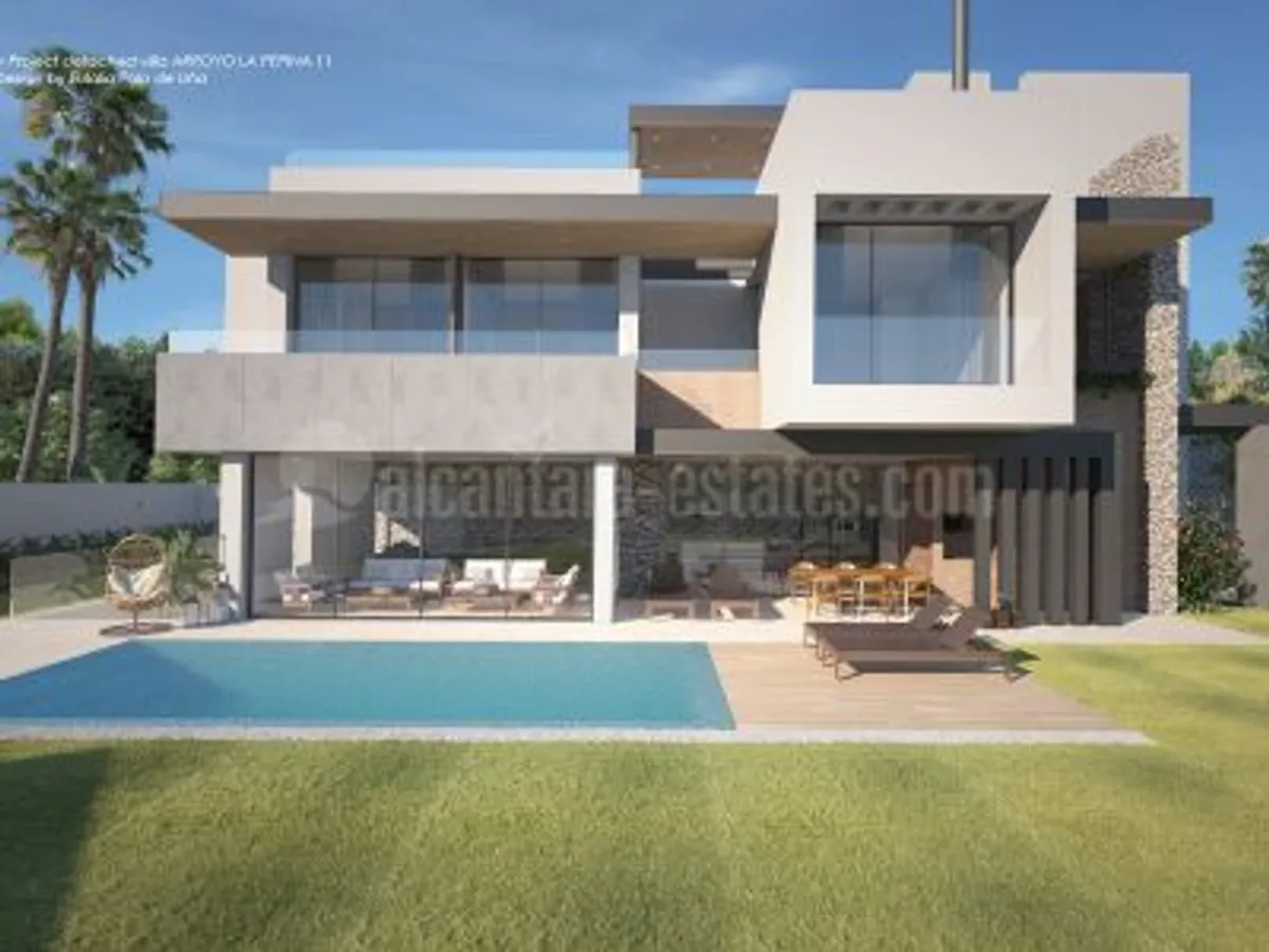 BRAND NEW BEACHSIDE VILLA BETWEEN PUERTO BANUS & SAN PEDRO DE ALCANTARA