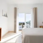 Elegant penthouse in Paraiso Pueblo featuring sea views, spacious terraces, and full facilities. 11