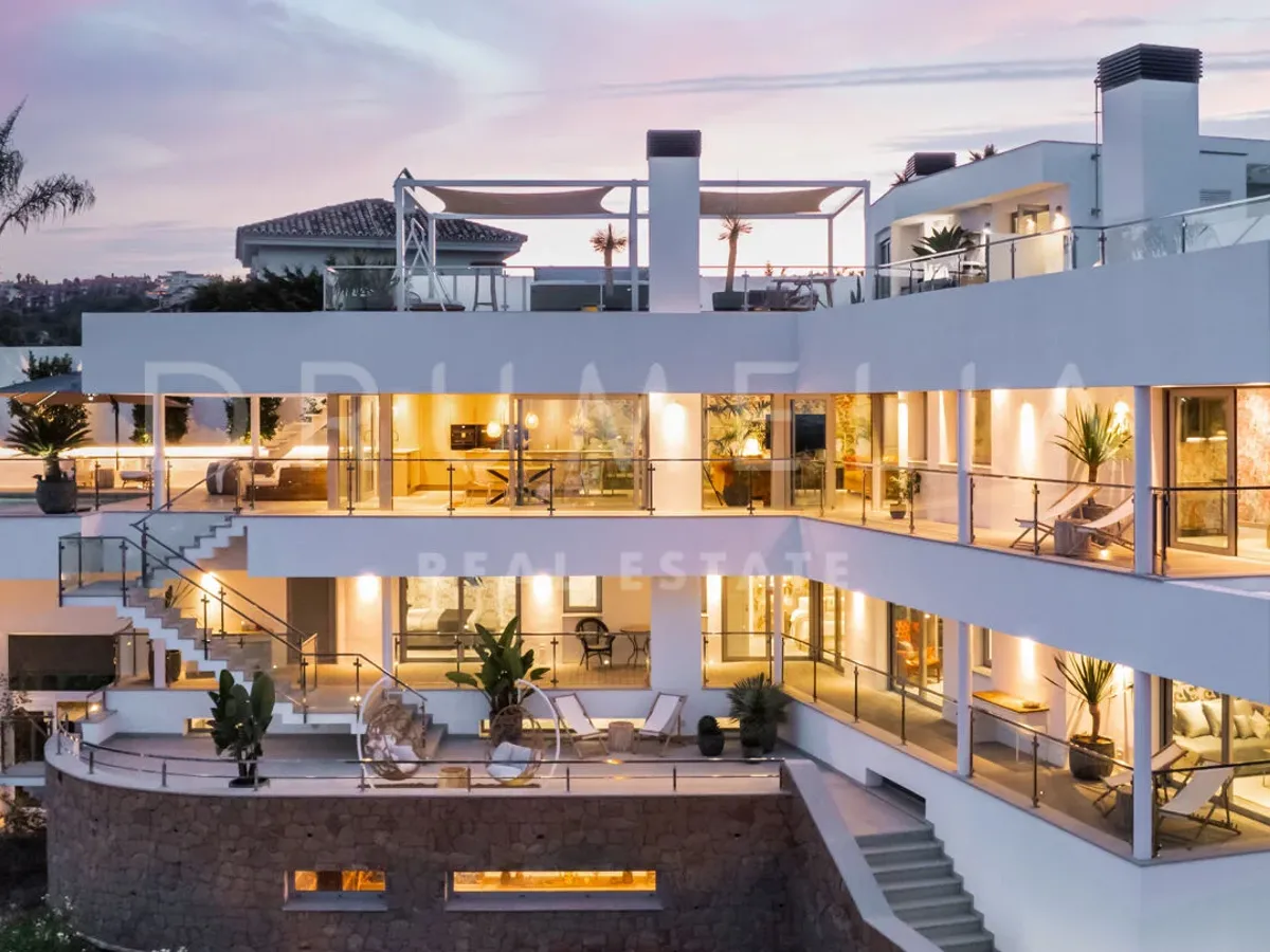 Casa Cielo - Magnificent modern villa with panoramic sea, mountain and golf views in El Herrojo, Benahavís