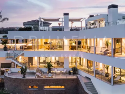 Casa Cielo - Magnificent modern villa with panoramic sea, mountain and golf views in El Herrojo, Benahavís