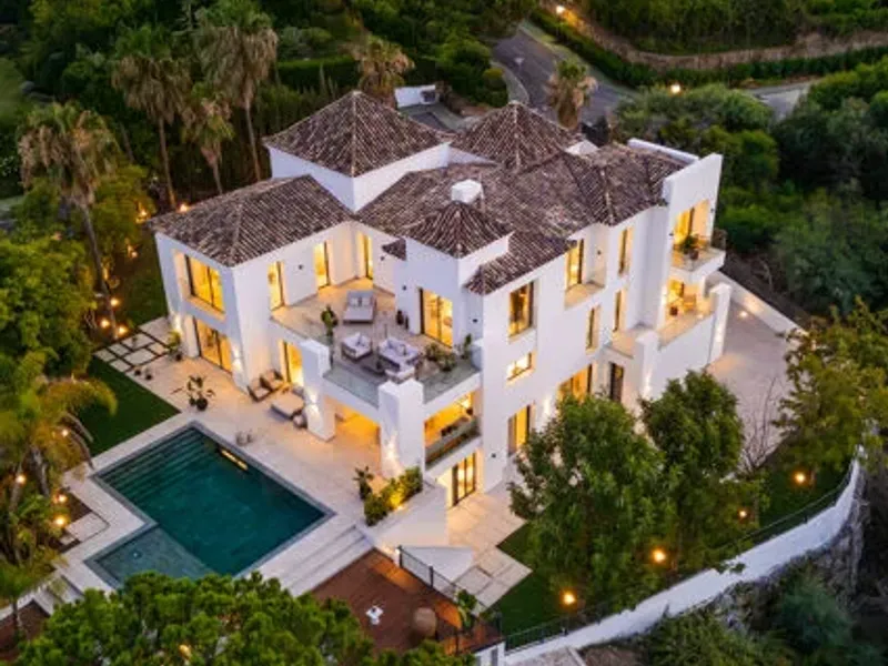 Casa Cielo - Magnificent modern villa with panoramic sea, mountain and golf views in El Herrojo, Benahavís