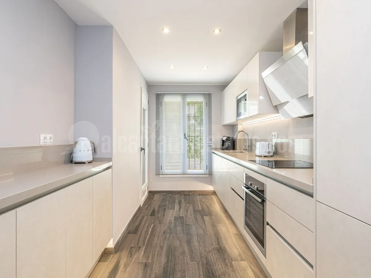 EXCEPTIONAL GARDEN APARTMENT IN RESIDENCIAL NORAY SAN PEDRO BEACH  JUST 100M FROM THE BEACHFRONT PROMENADE