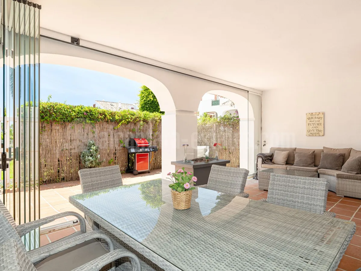 EXCEPTIONAL GARDEN APARTMENT IN RESIDENCIAL NORAY SAN PEDRO BEACH  JUST 100M FROM THE BEACHFRONT PROMENADE