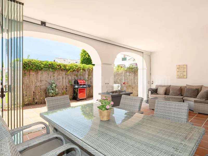 EXCEPTIONAL GARDEN APARTMENT IN RESIDENCIAL NORAY SAN PEDRO BEACH  JUST 100M FROM THE BEACHFRONT PROMENADE