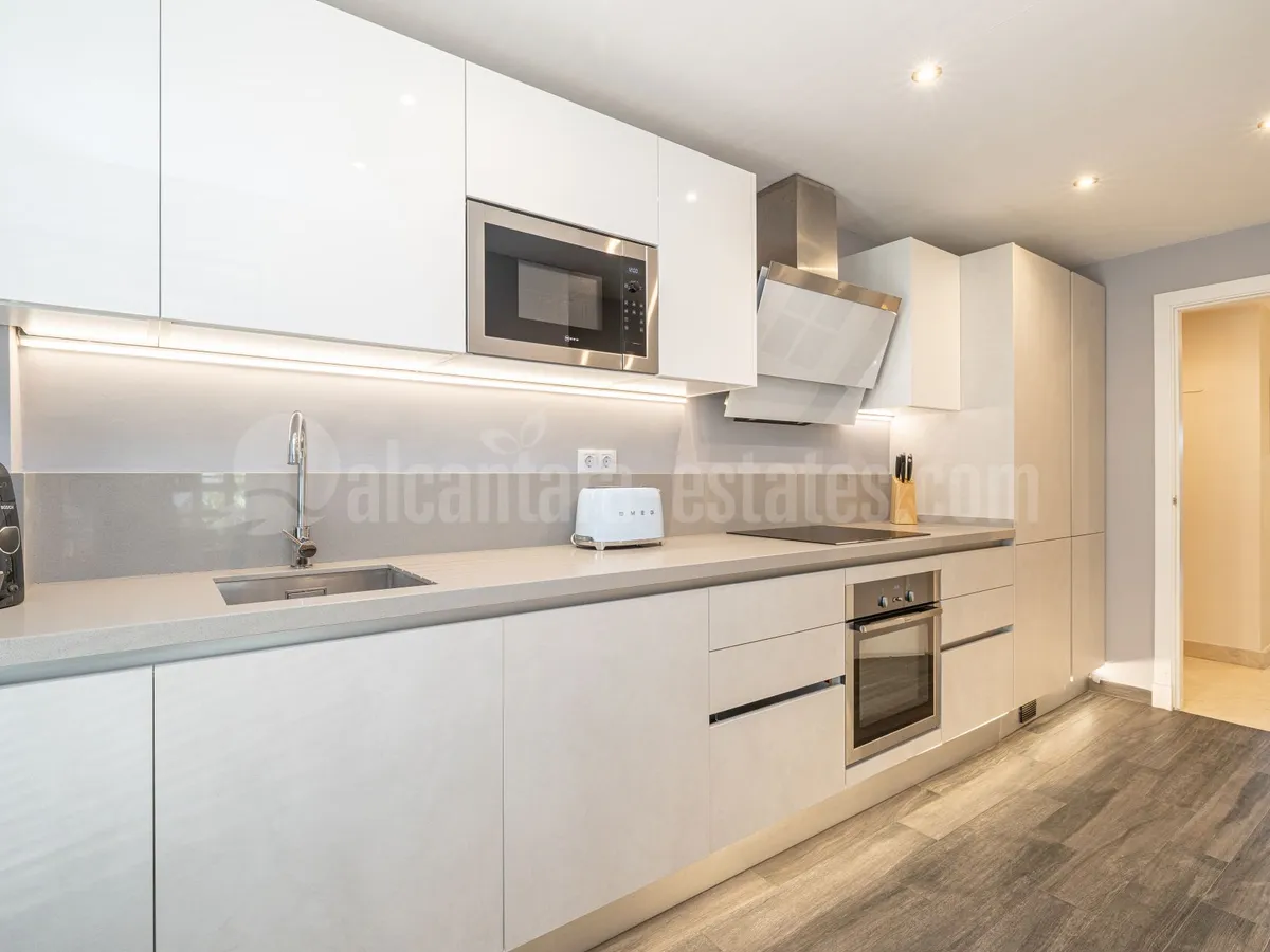 EXCEPTIONAL GARDEN APARTMENT IN RESIDENCIAL NORAY SAN PEDRO BEACH  JUST 100M FROM THE BEACHFRONT PROMENADE