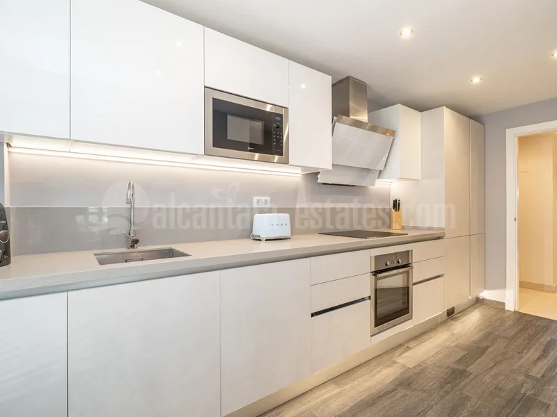 EXCEPTIONAL GARDEN APARTMENT IN RESIDENCIAL NORAY SAN PEDRO BEACH  JUST 100M FROM THE BEACHFRONT PROMENADE