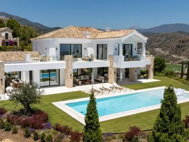 Casa Cielo - Magnificent modern villa with panoramic sea, mountain and golf views in El Herrojo, Benahavís