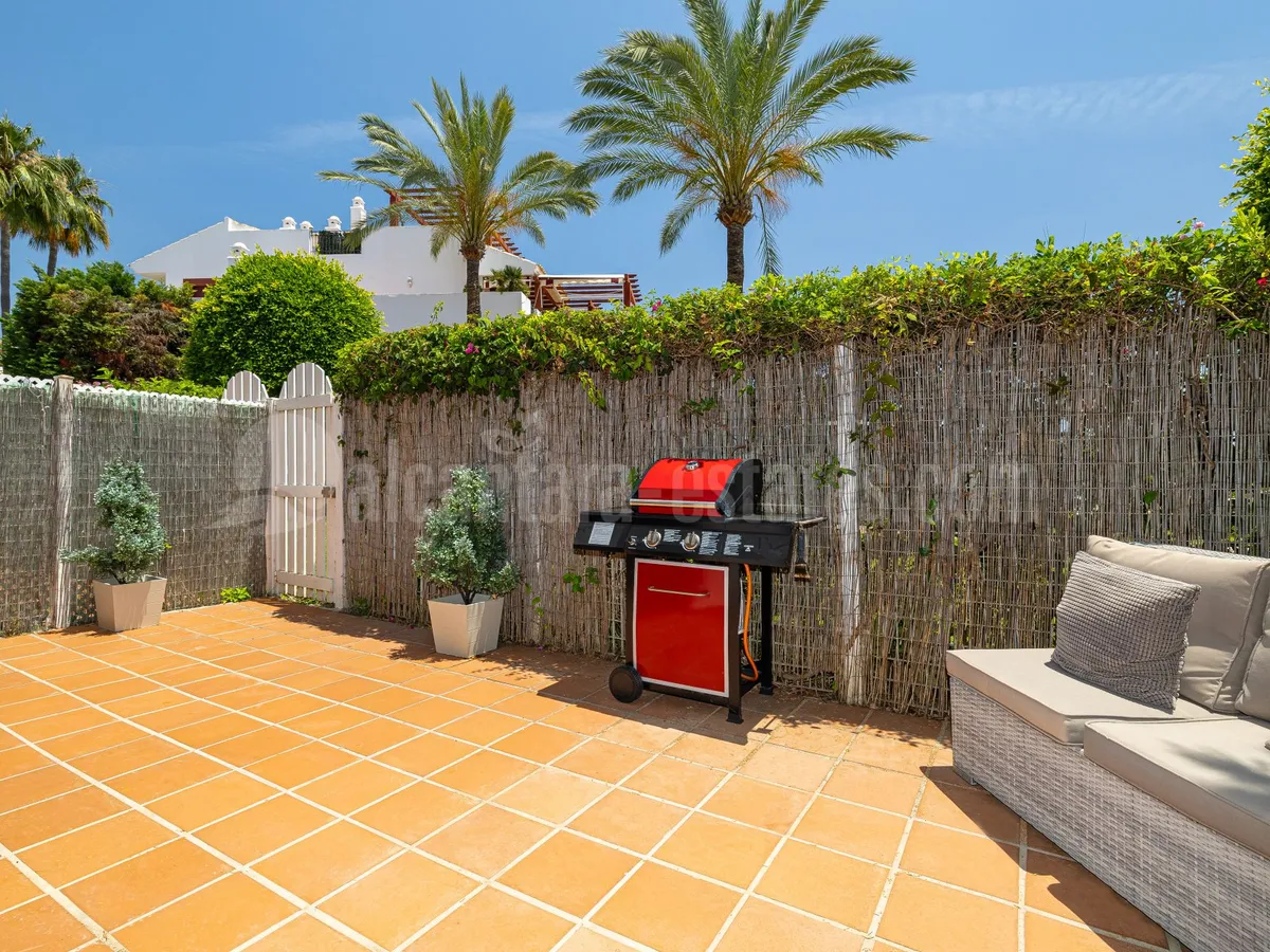 EXCEPTIONAL GARDEN APARTMENT IN RESIDENCIAL NORAY SAN PEDRO BEACH  JUST 100M FROM THE BEACHFRONT PROMENADE