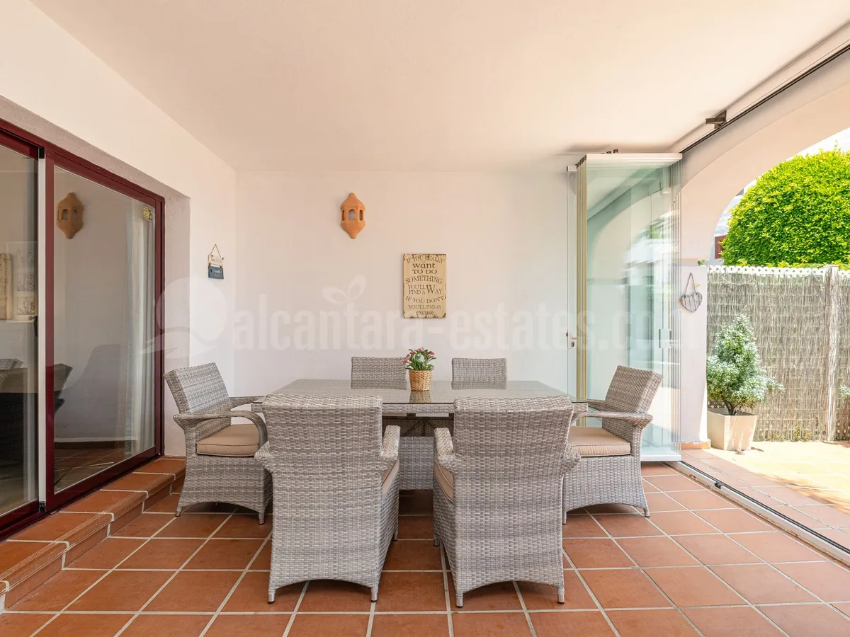 EXCEPTIONAL GARDEN APARTMENT IN RESIDENCIAL NORAY SAN PEDRO BEACH  JUST 100M FROM THE BEACHFRONT PROMENADE
