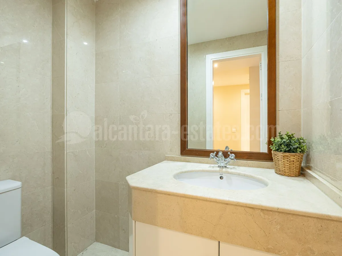 EXCEPTIONAL GARDEN APARTMENT IN RESIDENCIAL NORAY SAN PEDRO BEACH  JUST 100M FROM THE BEACHFRONT PROMENADE