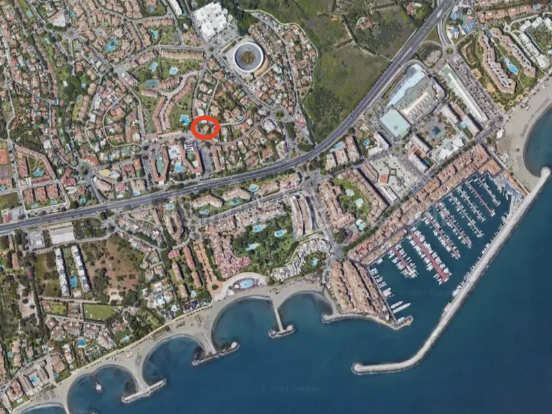 Plot and Project for contemporary villa of 1146 square metres built area in Puerto Banus´ best location