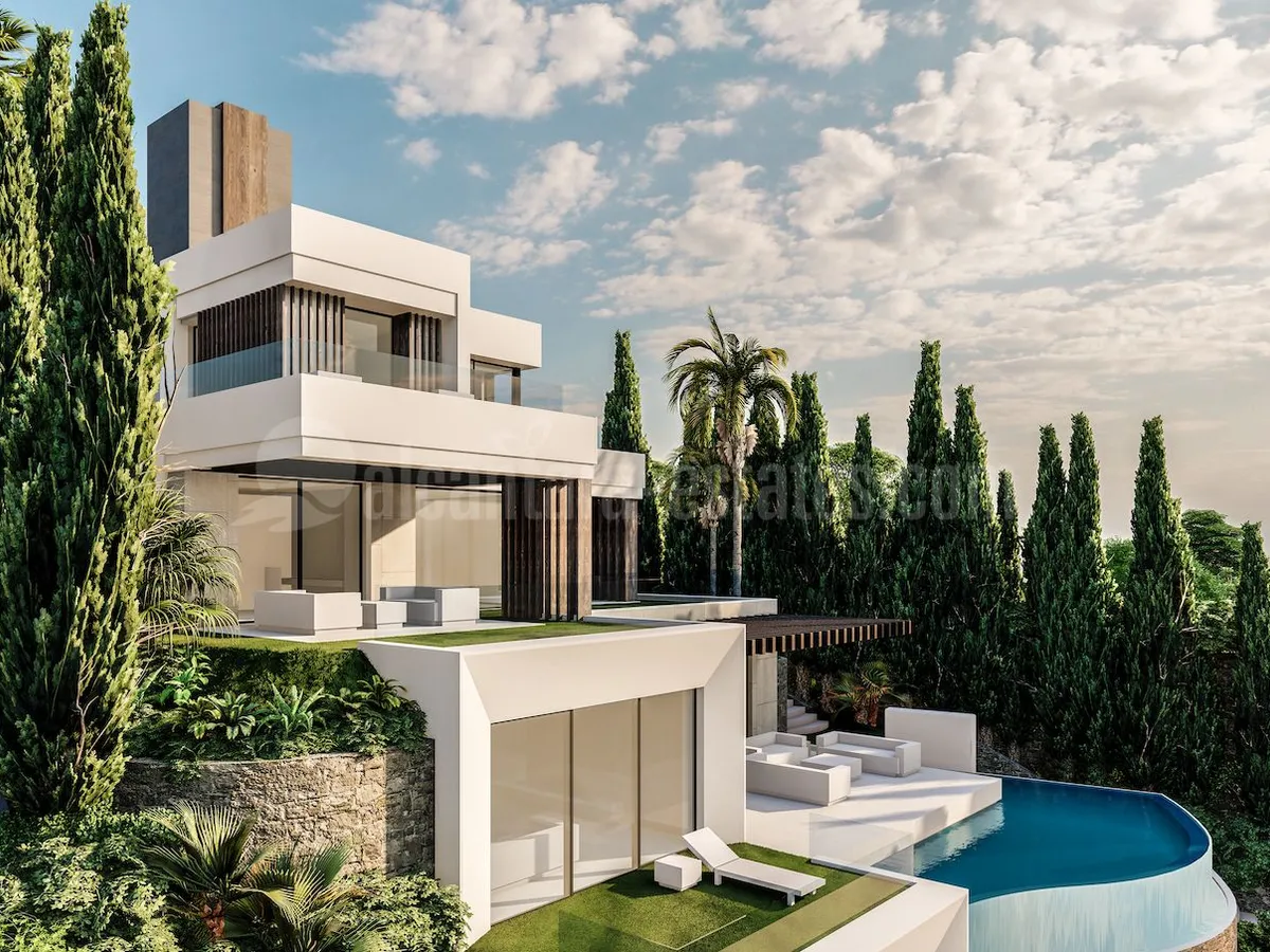 Plot and Project for contemporary villa of 1146 square metres built area in Puerto Banus´ best location