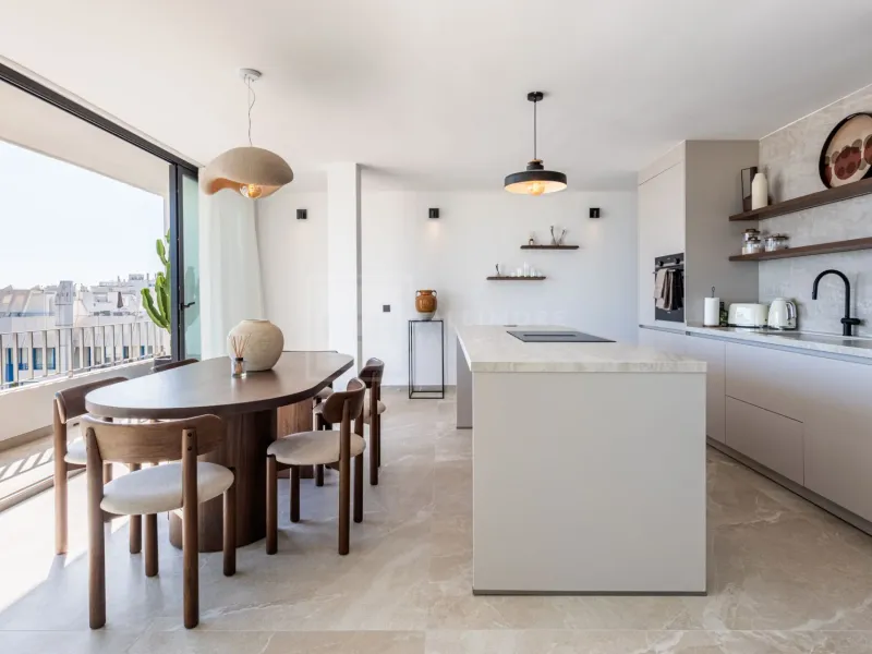FULLY REFURBISHED 3-BEDROOM PENTHOUSE LOCATED IN MARBELLA CENTRO