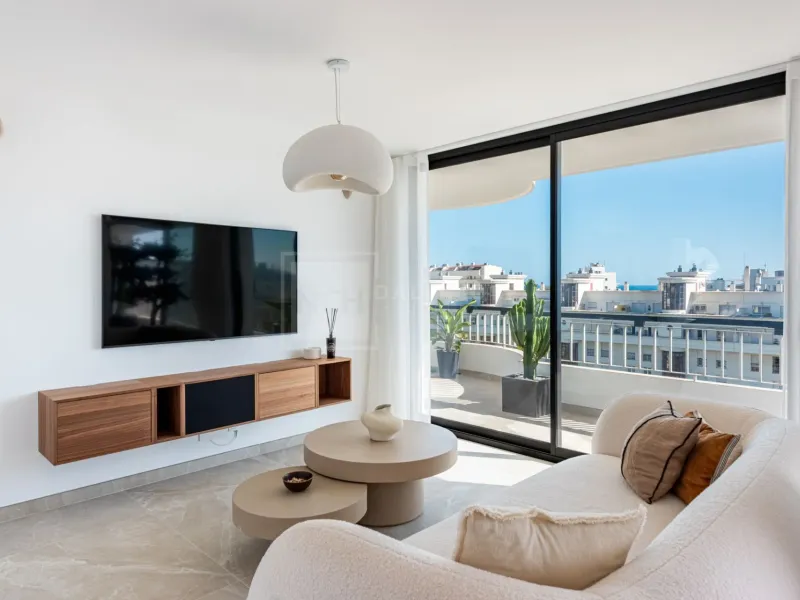 FULLY REFURBISHED 3-BEDROOM PENTHOUSE LOCATED IN MARBELLA CENTRO