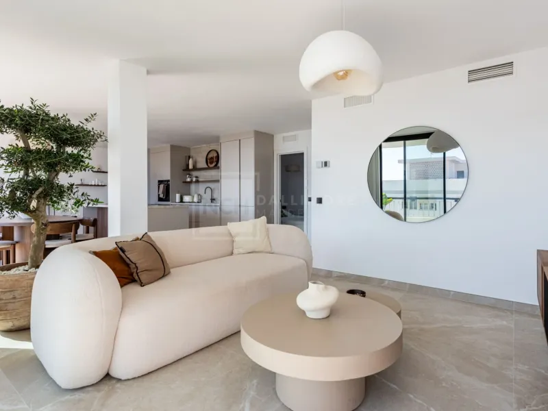 FULLY REFURBISHED 3-BEDROOM PENTHOUSE LOCATED IN MARBELLA CENTRO