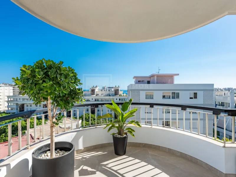 FULLY REFURBISHED 3-BEDROOM PENTHOUSE LOCATED IN MARBELLA CENTRO