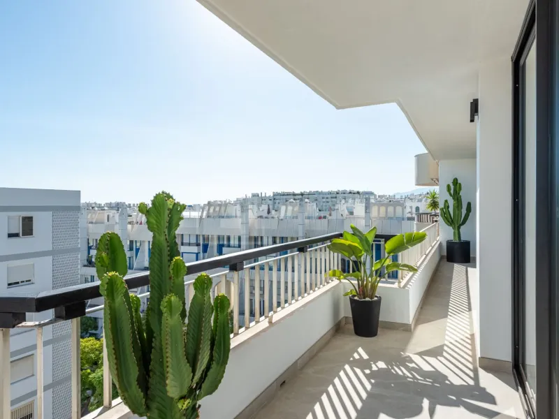 FULLY REFURBISHED 3-BEDROOM PENTHOUSE LOCATED IN MARBELLA CENTRO